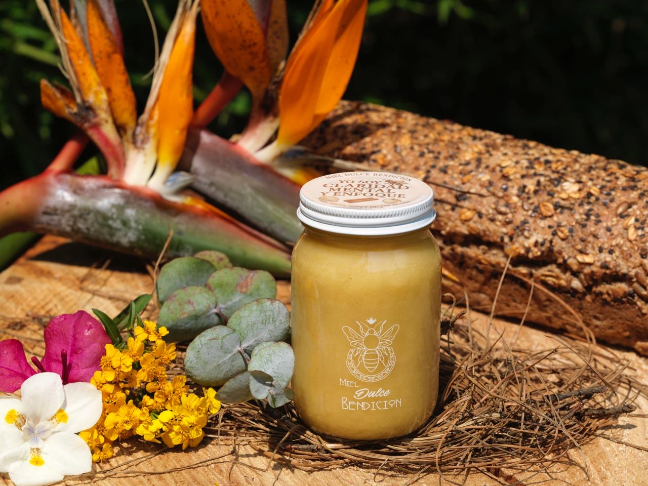 Miel cruda con Hongo Melena de león y canela.